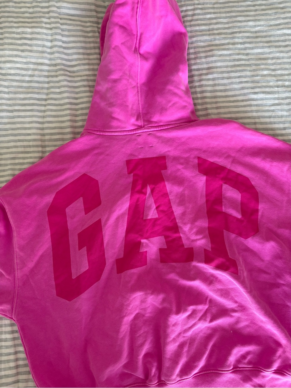 Women’s VintageSoft Crop Logo Hoodie | Gap - Picture 7 of 10